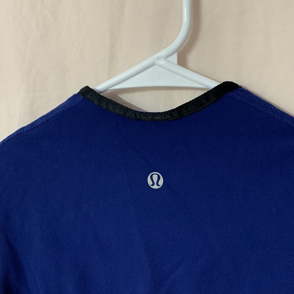 LULULEMON ATHLETICA TOP